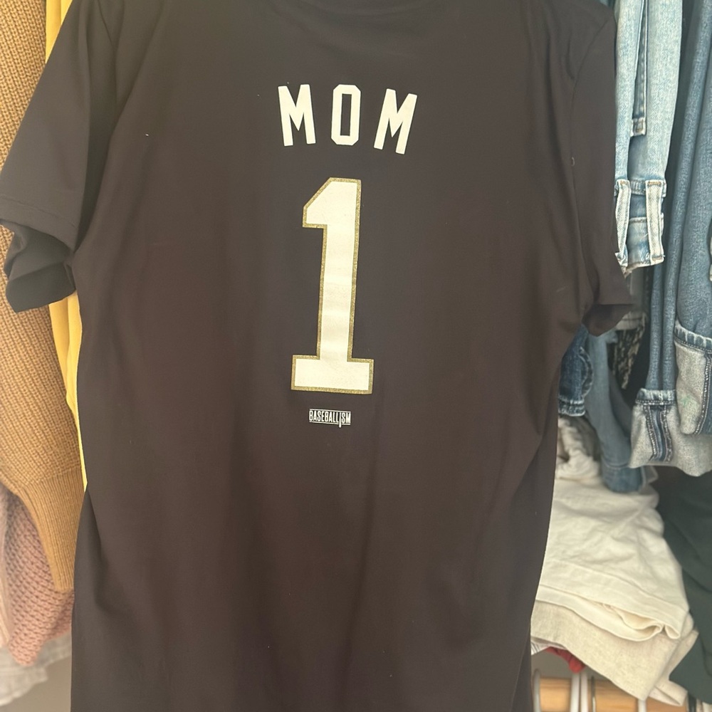 Black 'MOM 1' Short Sleeve Tee